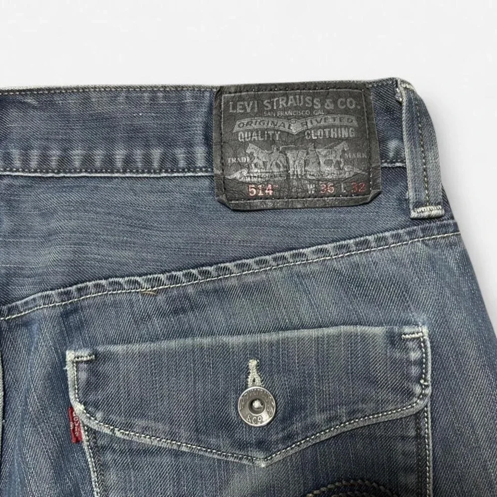 Levis •very good